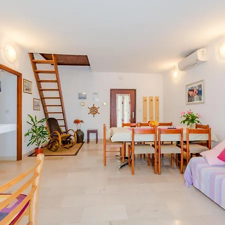 Duje Apartament
